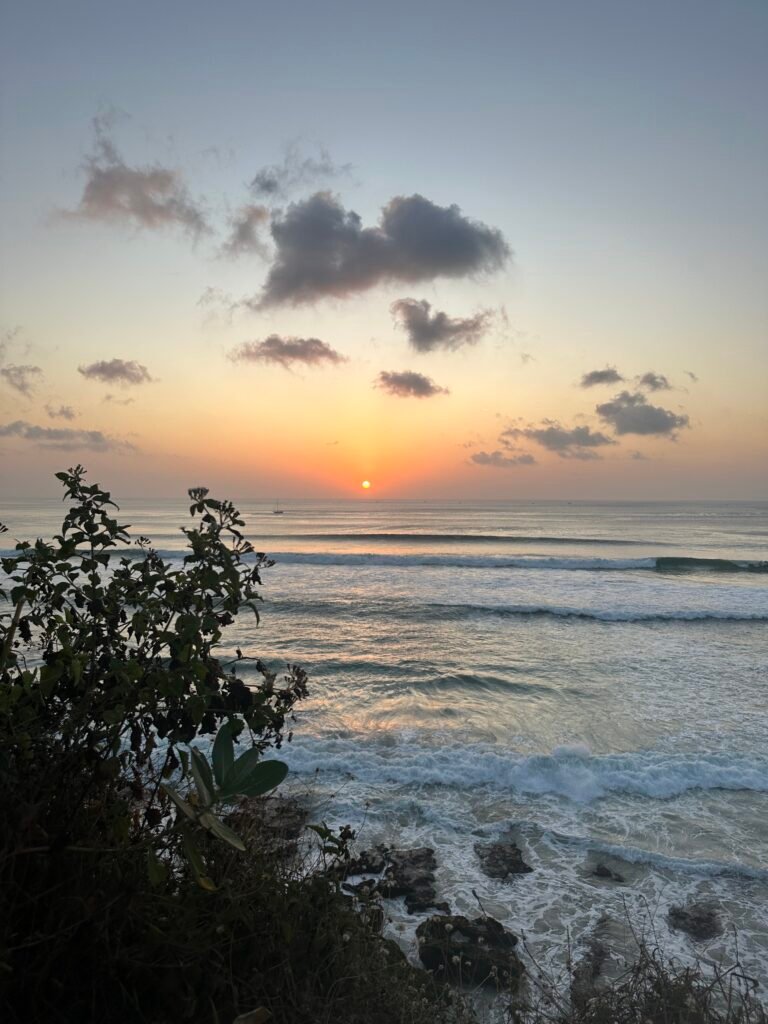 coucher de soleil sur l'eau